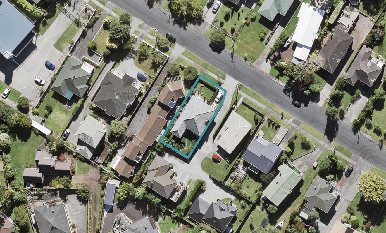 9 Covil Avenue, Te Atatu South, Auckland - Carousel 1
