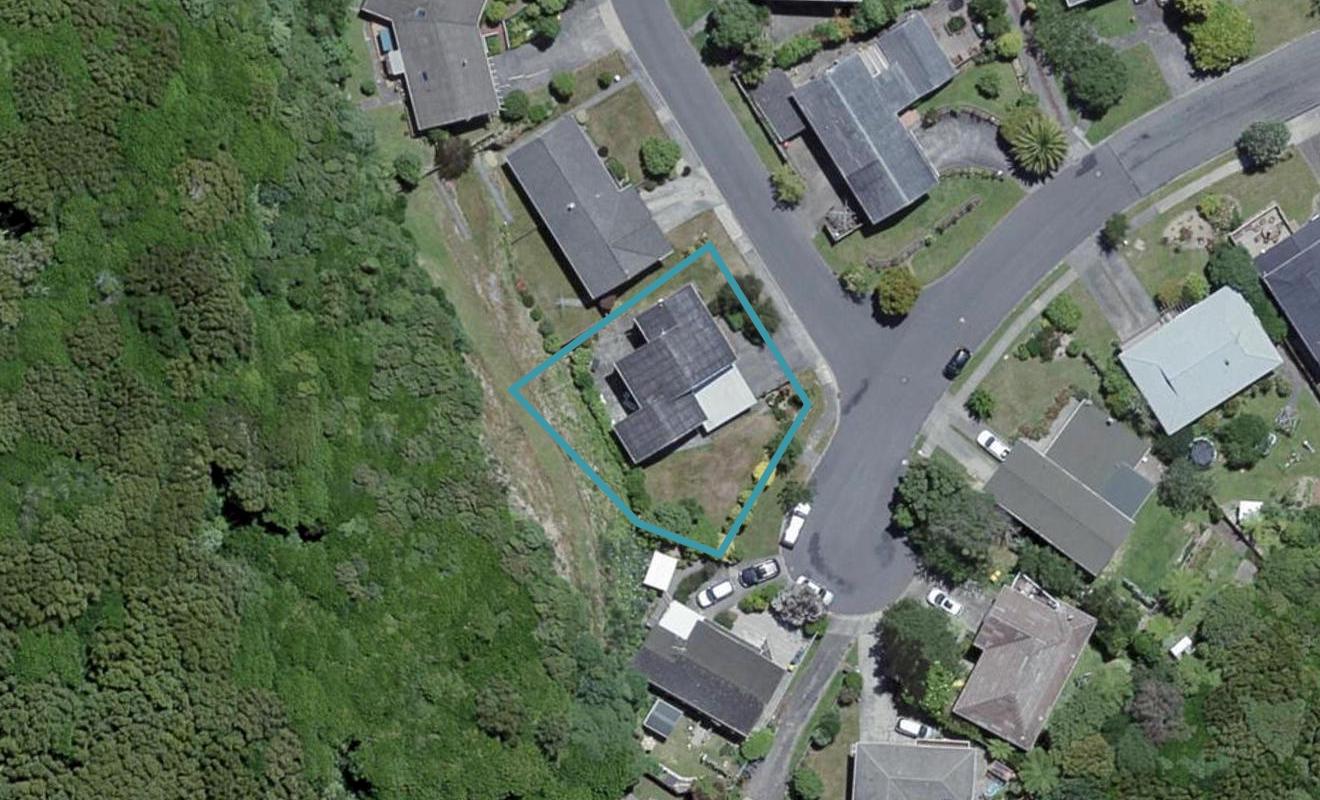 27 Balliol Drive, Tawa, Wellington - Carousel 1