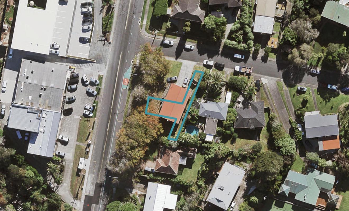 1C Kororo Street, Northcote, Auckland - Carousel 1