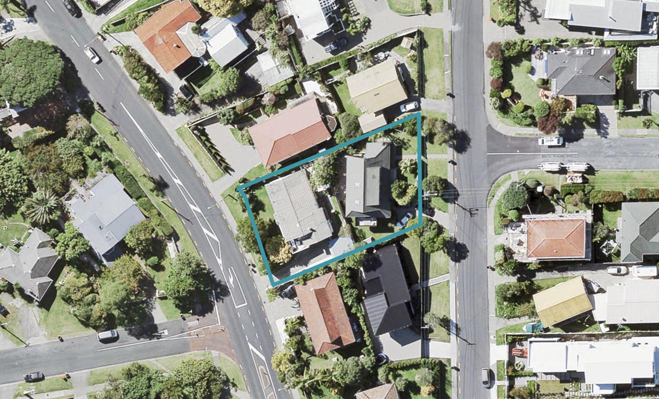 2/519 Beach Road, Murrays Bay, Auckland - Carousel 1