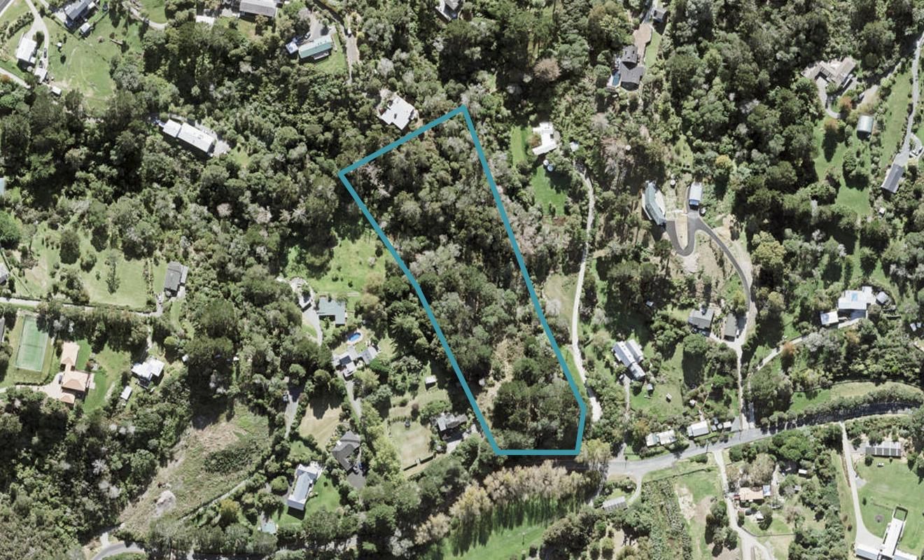 16 Hobbs Road, Matakatia, Whangaparāoa - Carousel 1