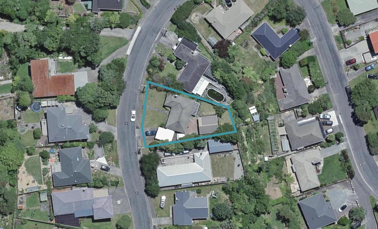 61 Kiwi Crescent, Tawa, Wellington - Carousel 1