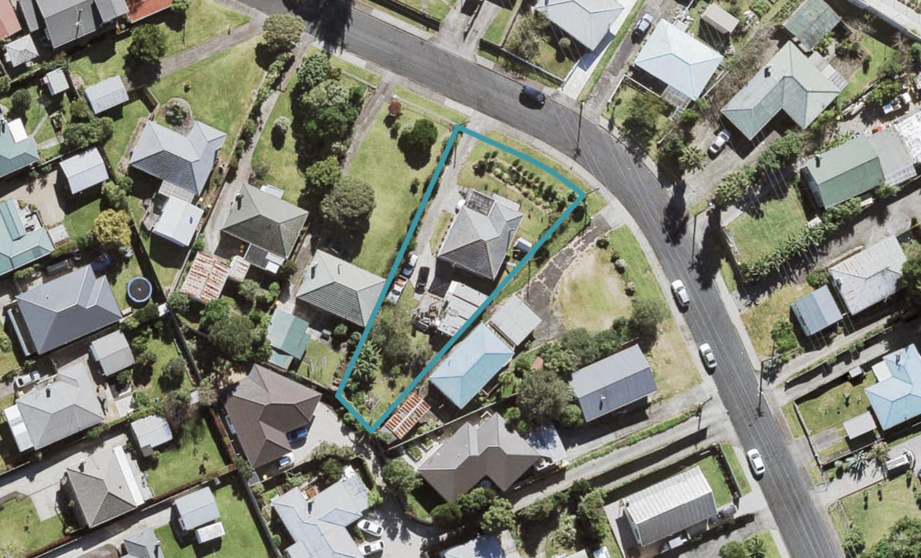 16 Marewa Street, Te Atatu South, Auckland - Carousel 1