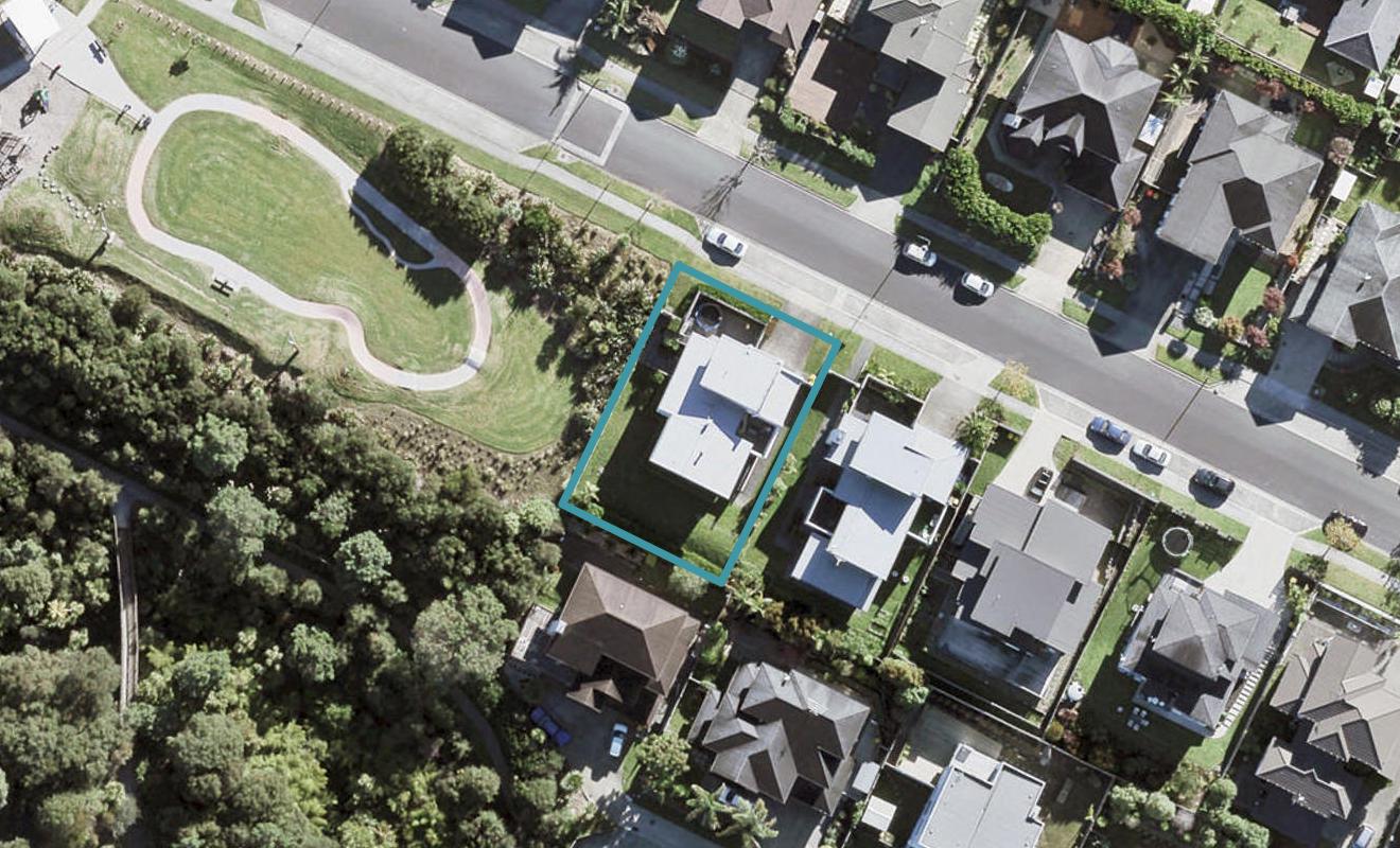 26 Harrowglen Drive, Northcross, Auckland - Carousel 1