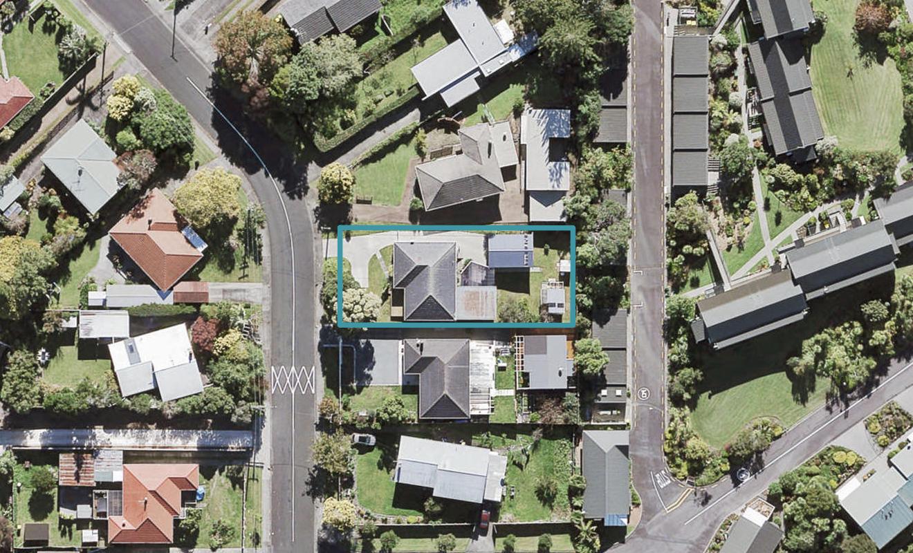 18 Taupo Street, Green Bay, Auckland - Carousel 1