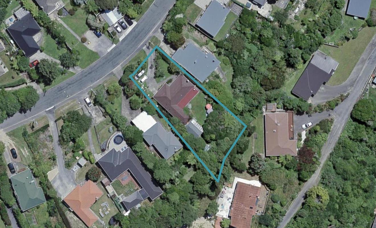 21 Kiwi Crescent, Tawa, Wellington - Carousel 1