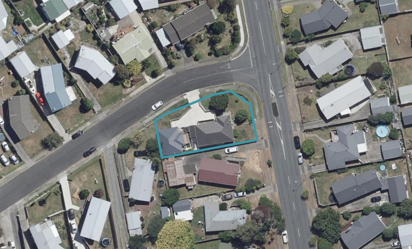 1 Pamela Place, Deanwell, Hamilton - Carousel 1