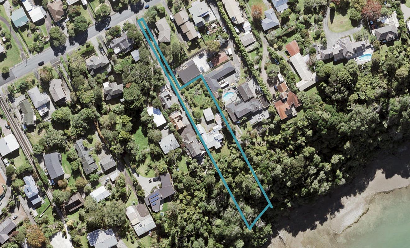 112 Cliff View Drive, Green Bay, Auckland - Carousel 1