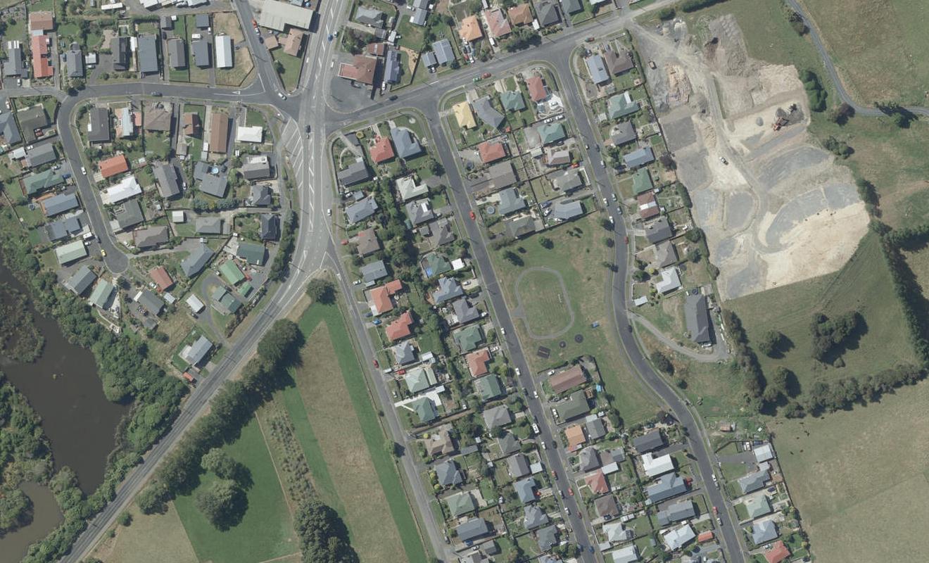 11 Elwyn Crescent, Green Island, Dunedin - Carousel 1
