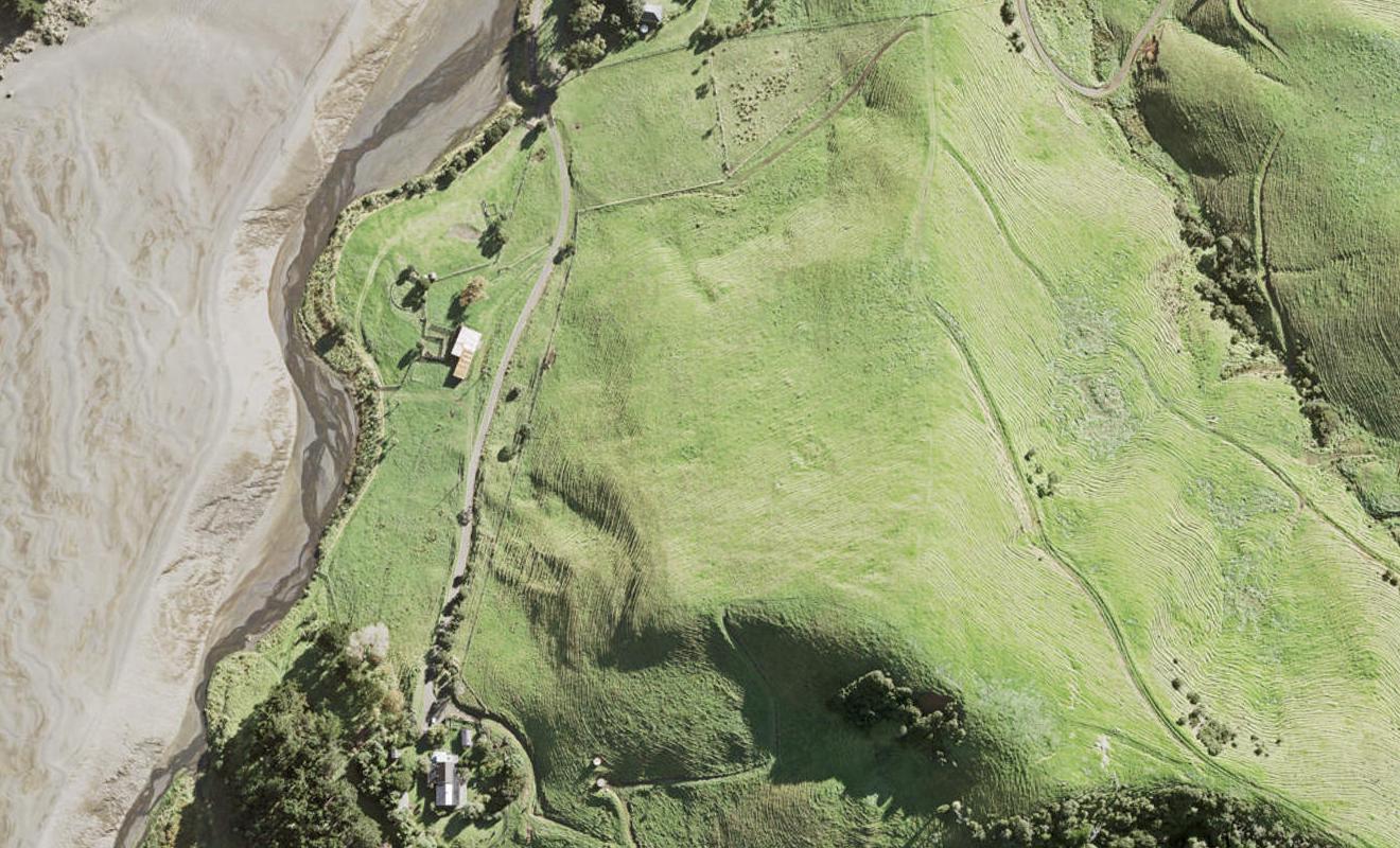 34B Te Aute Ridge Road, Te Henga / Bethells Beach - Carousel 1