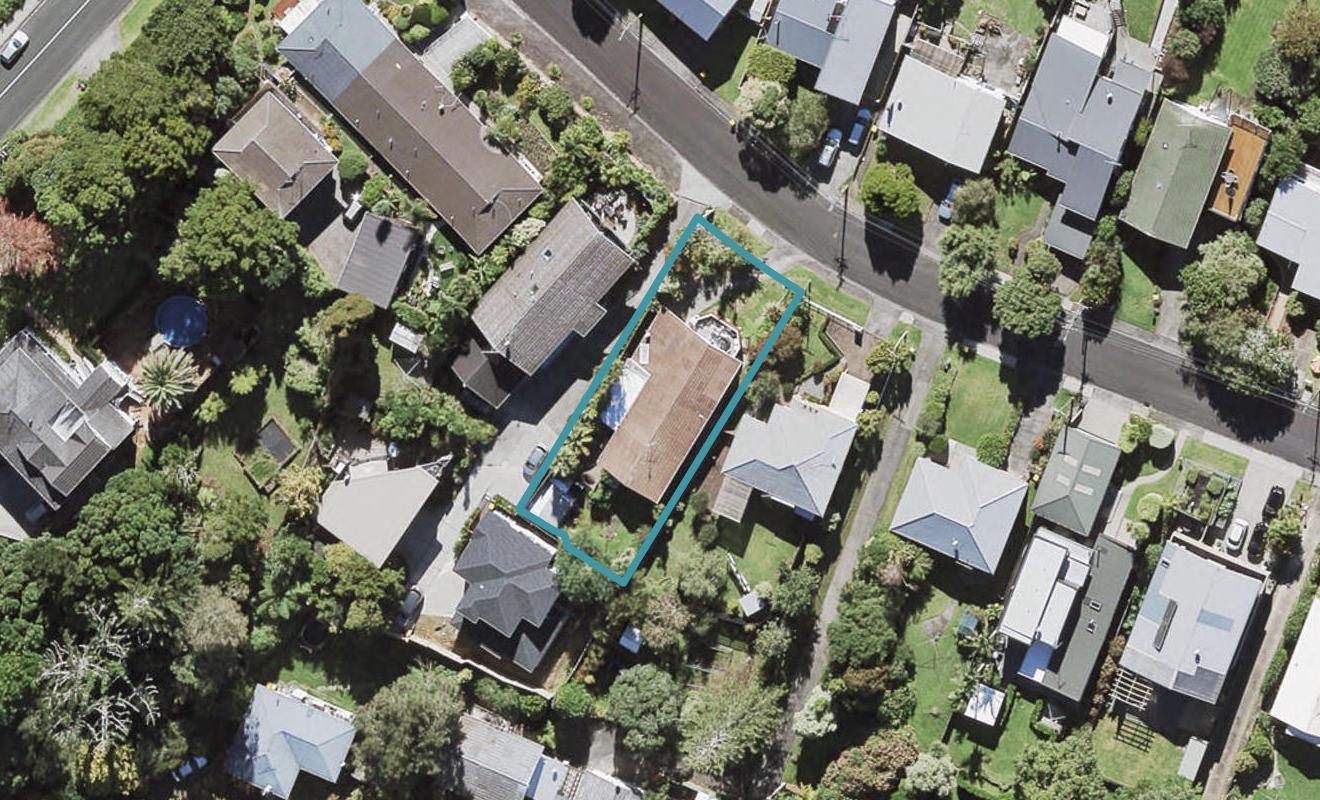 5 De Val Drive, Titirangi, Auckland - Carousel 1