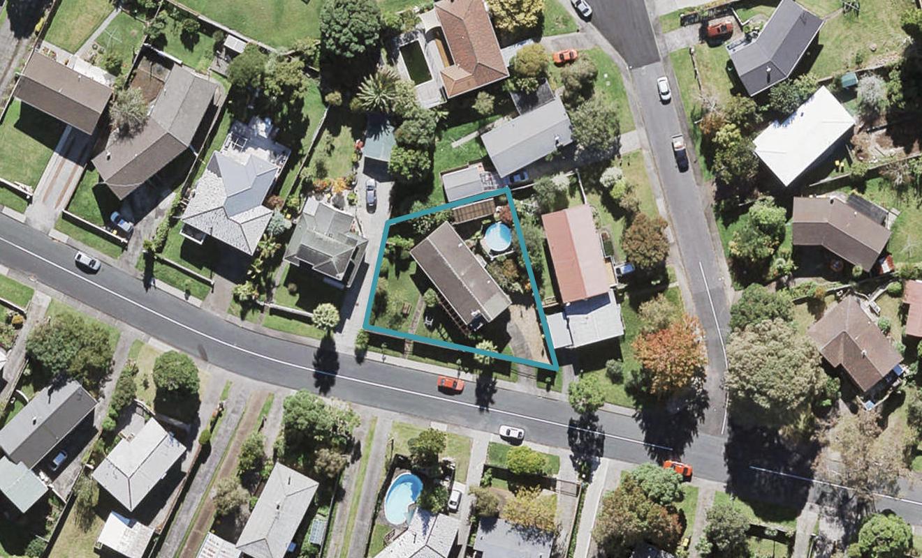 47 Lantana Road, Green Bay, Auckland - Carousel 1