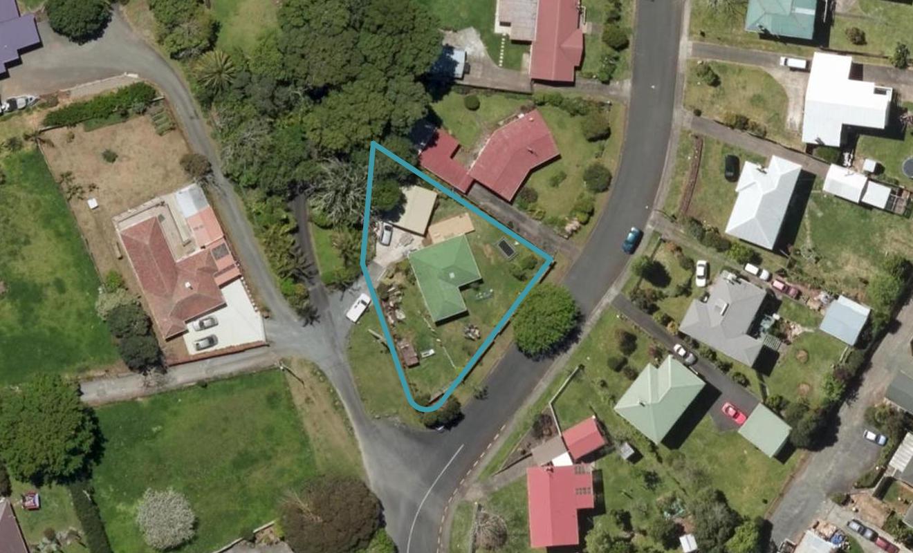 2 Mcinnes Avenue, Kamo, Whangarei - Carousel 1