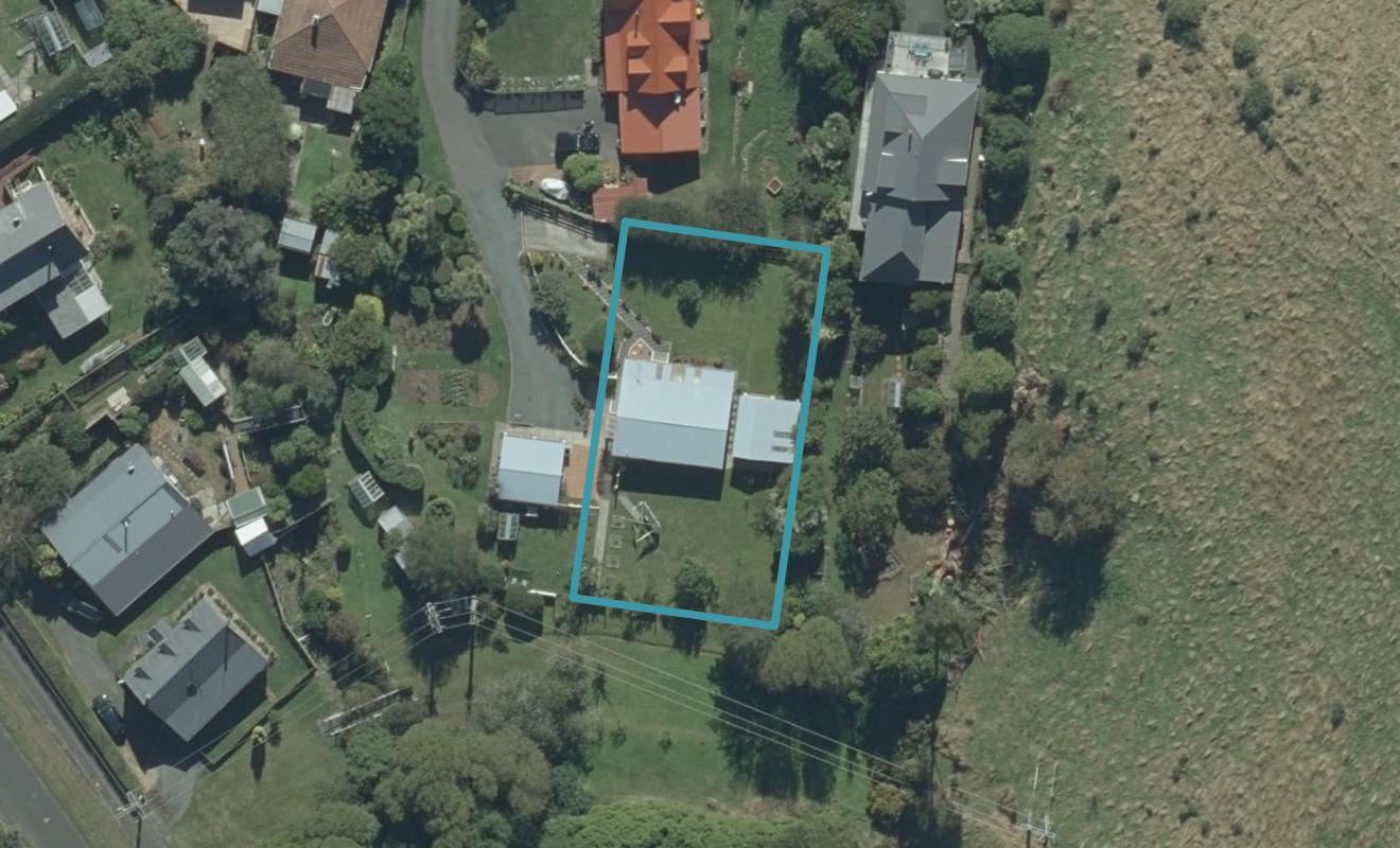 8 Roger Street, Macandrew Bay, Dunedin - Carousel 1