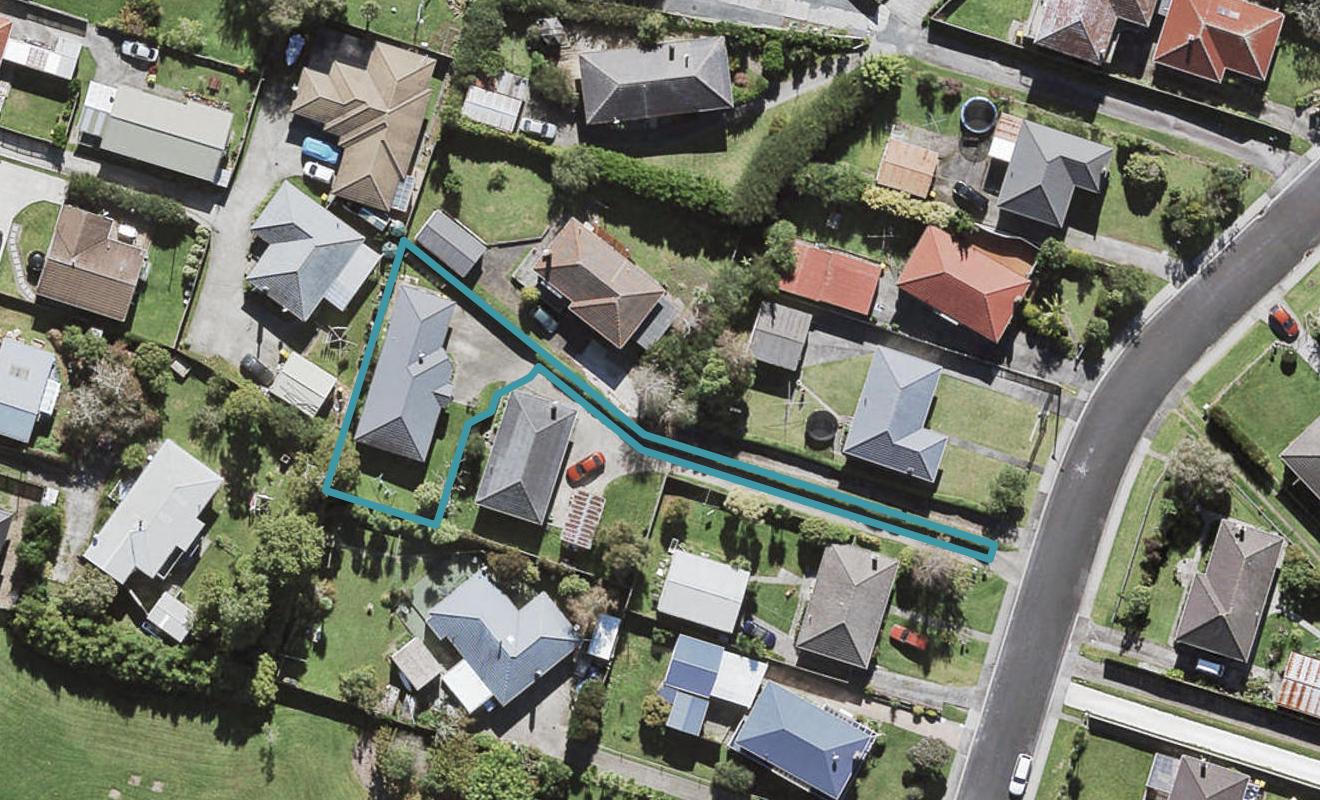 27A Essex Street, Te Atatu South, Auckland - Carousel 1
