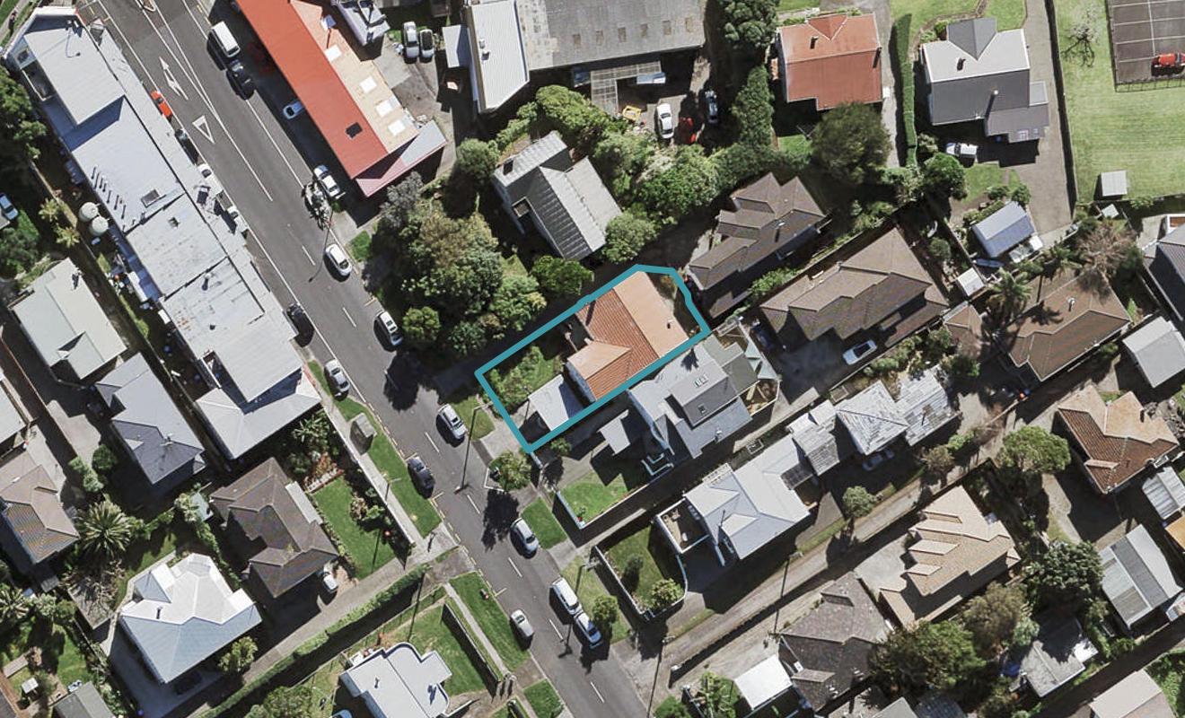 2 Hayr Road, Three Kings, Auckland - Carousel 1