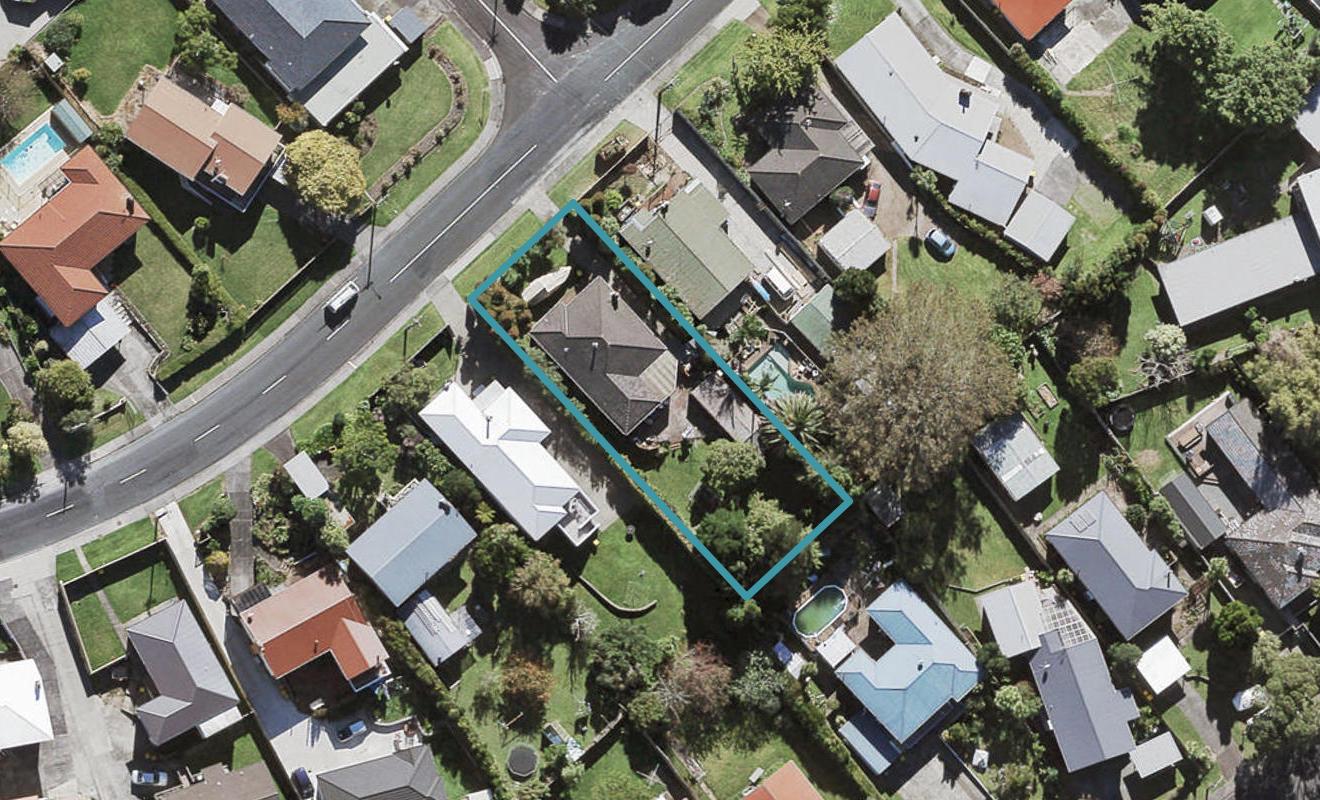 23 Tiroroa Avenue, Te Atatu South, Auckland - Carousel 1