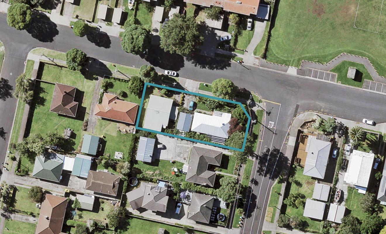 227 Riverside Avenue, Point England, Auckland - Carousel 1
