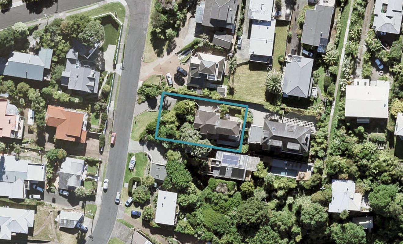 33 Oban Road, Browns Bay, Auckland - Carousel 1