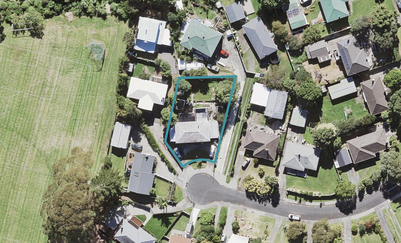 12 Cajero Place, Green Bay, Auckland - Carousel 1