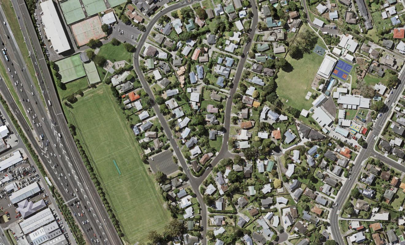 27E Arrow Road, Forrest Hill, Auckland - Carousel 1