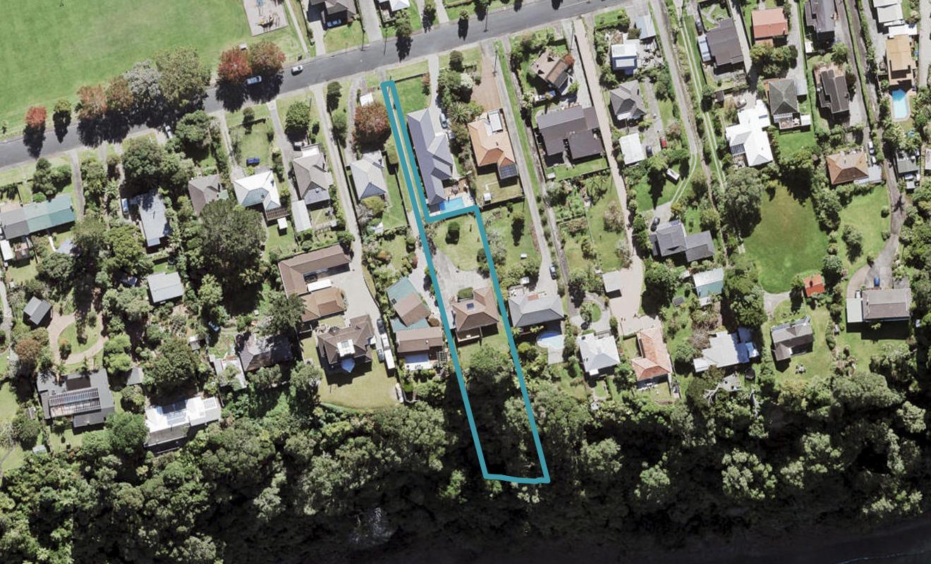 36 Cliff View Drive, Green Bay, Auckland - Carousel 1