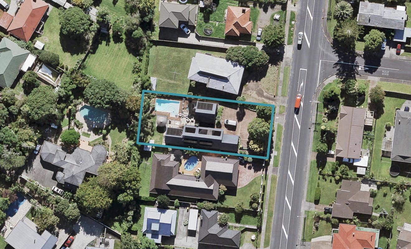 50 Te Atatu Road, Te Atatu South, Auckland - Carousel 1