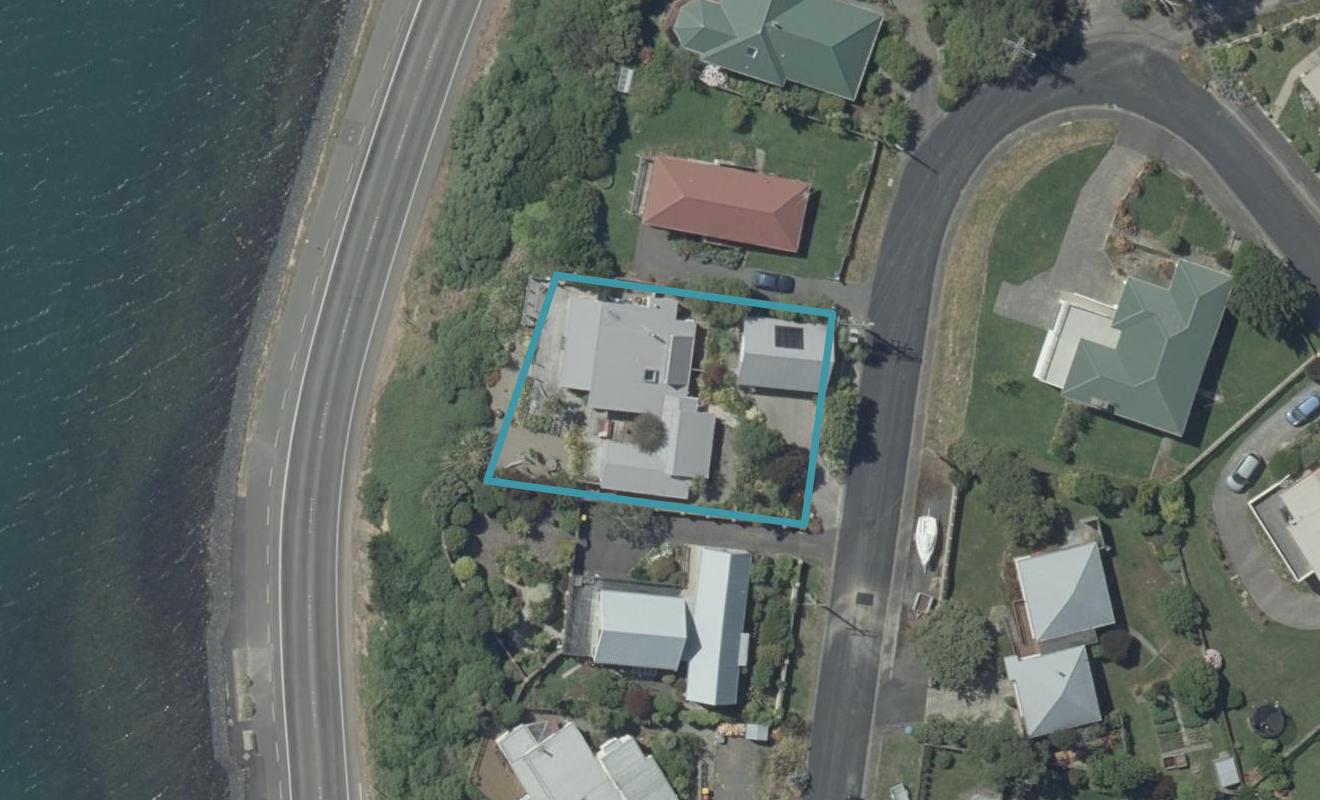 18 Bayne Terrace, Macandrew Bay, Dunedin - Carousel 1