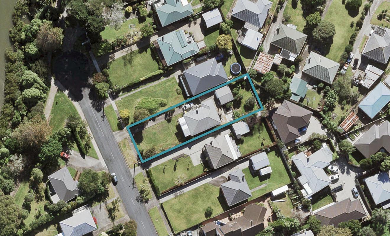 131 Flanshaw Road, Te Atatu South, Auckland - Carousel 1