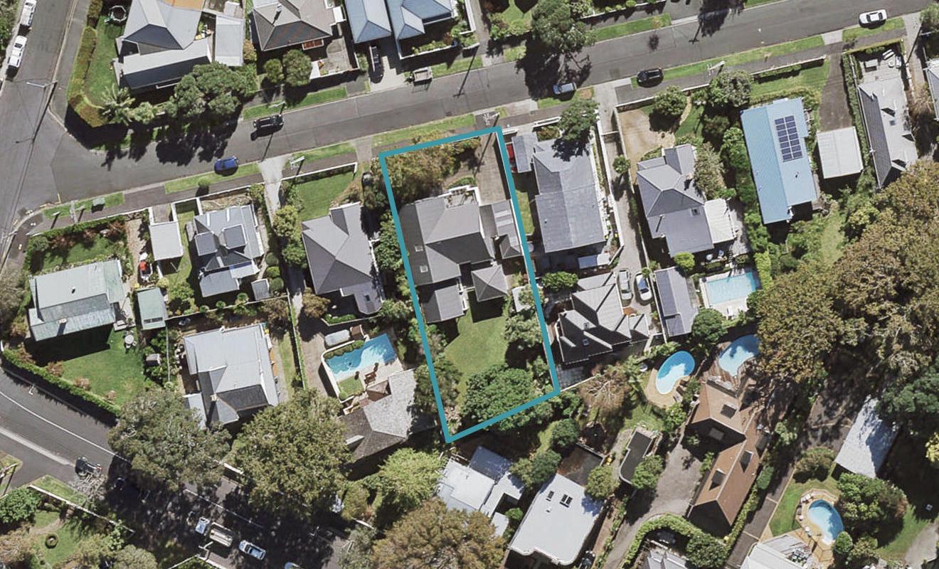 16 Vincent Road, Northcote Point, Auckland - Carousel 1
