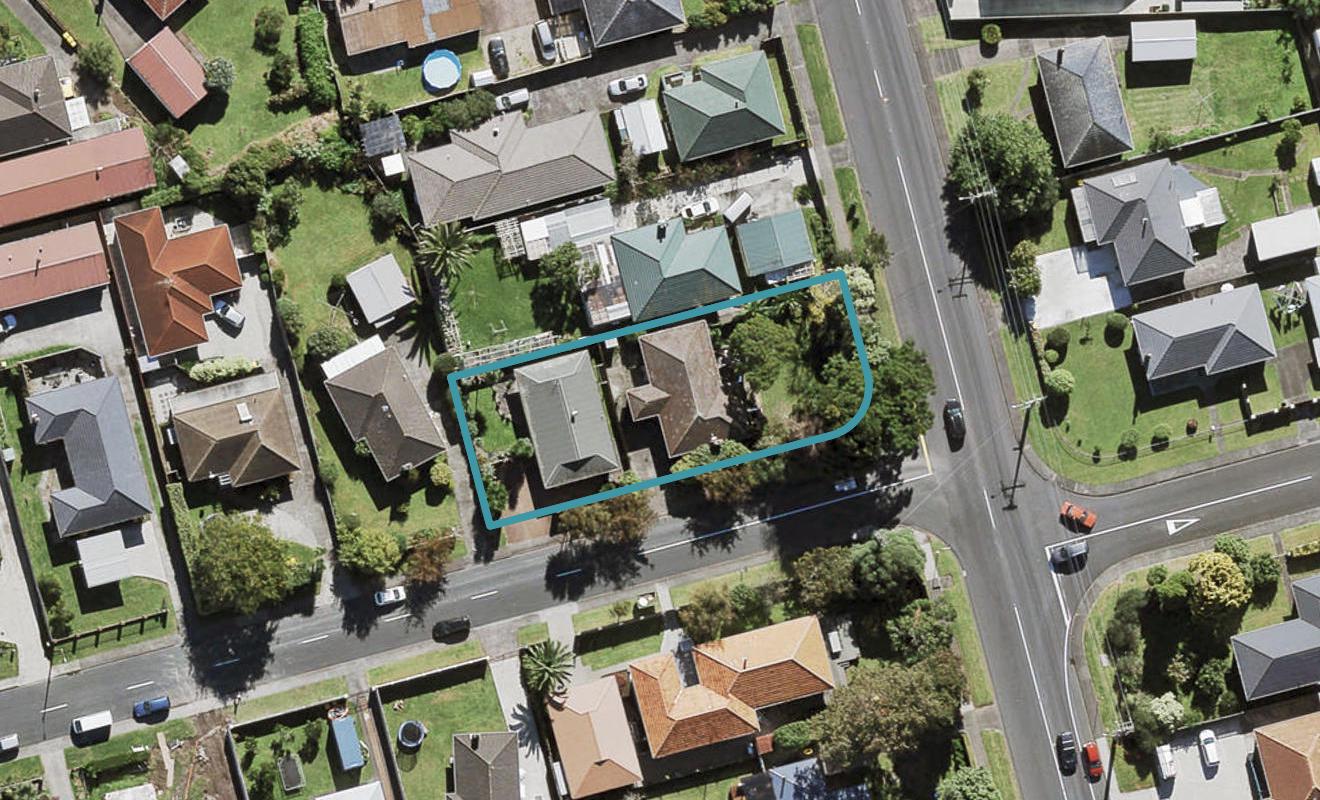 1 Moor Avenue, Te Atatu Peninsula, Auckland - Carousel 1