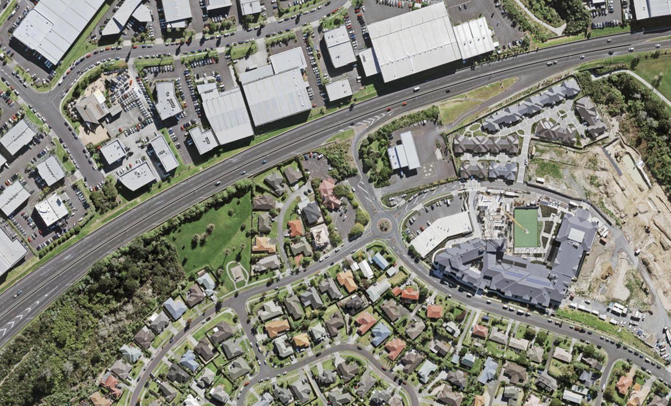 1/108 Unsworth Drive, Unsworth Heights, Auckland - Carousel 1