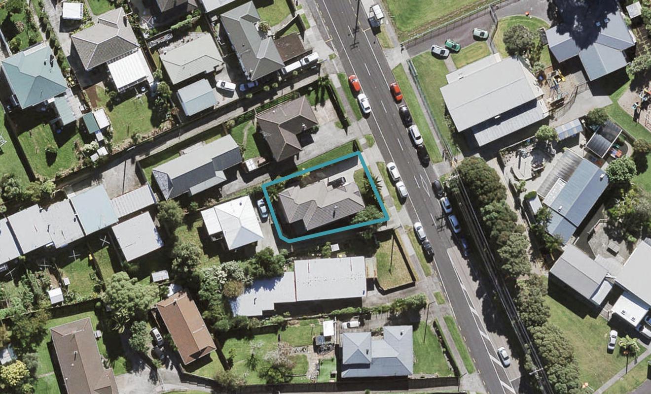 68 Flanshaw Road, Te Atatu South, Auckland - Carousel 1