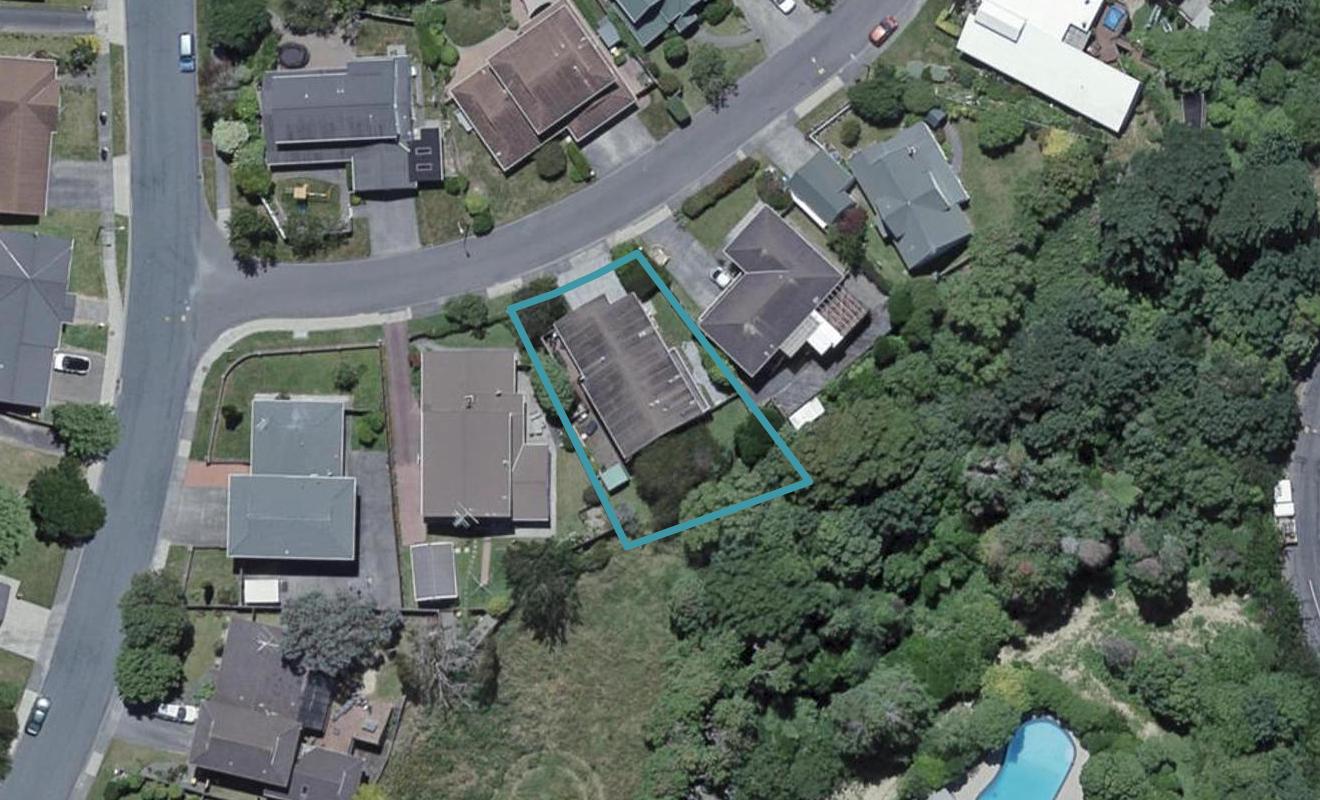 6 Wantwood Grove, Churton Park, Wellington - Carousel 1