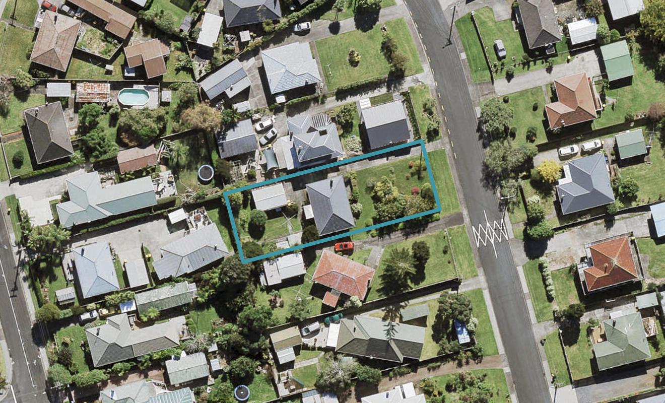 11 Neil Avenue, Te Atatu Peninsula, Auckland - Carousel 1