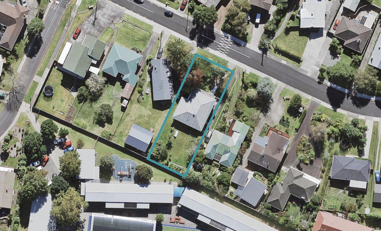 35 Divich Avenue, Te Atatu South, Auckland - Carousel 1