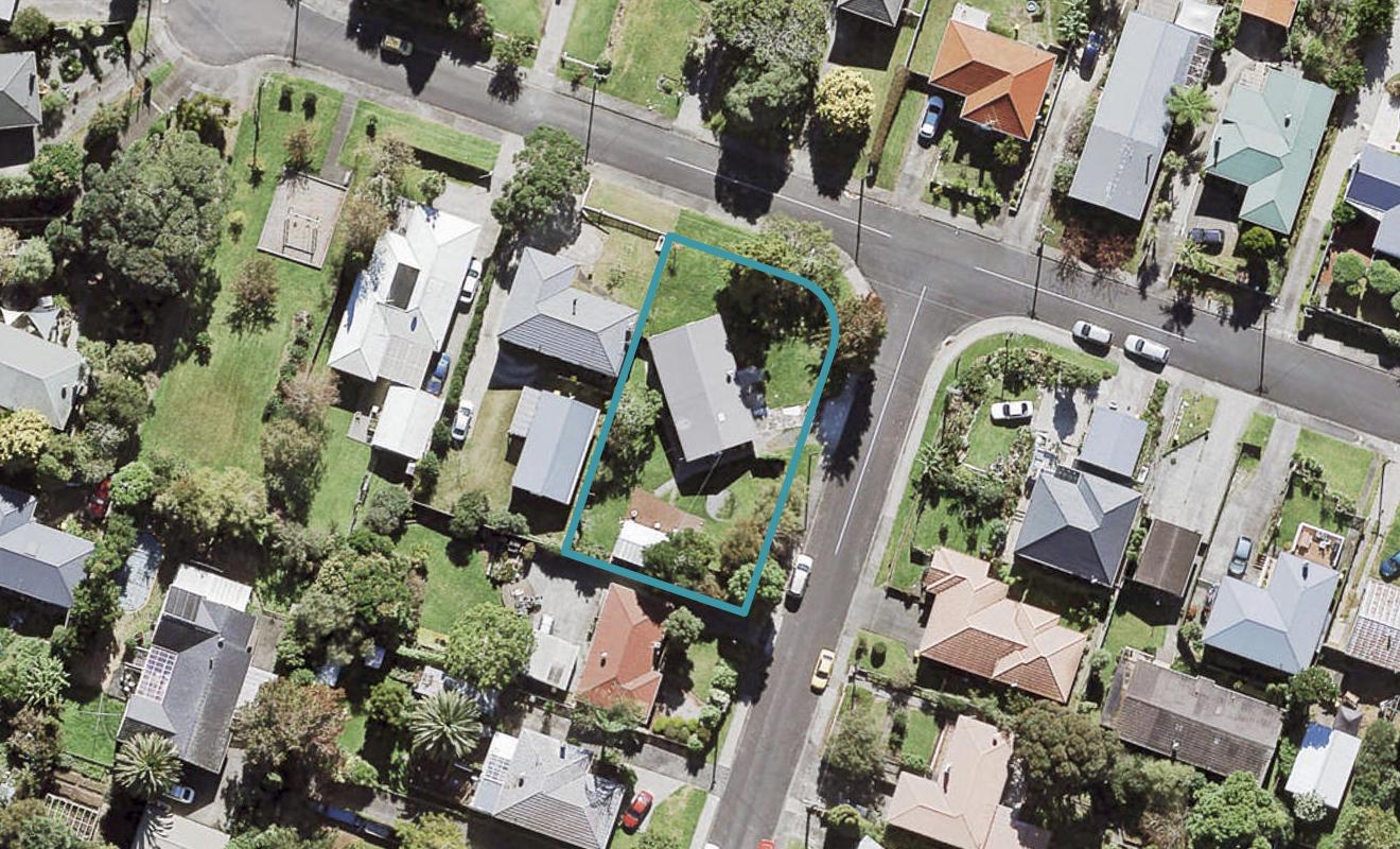 8 Hinau Street, New Lynn, Auckland - Carousel 1
