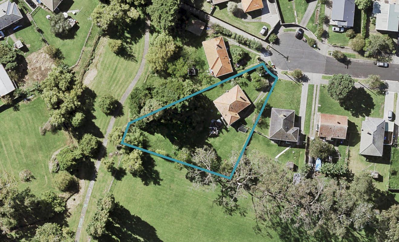 18 Guildford Place, Glen Innes, Auckland - Carousel 1