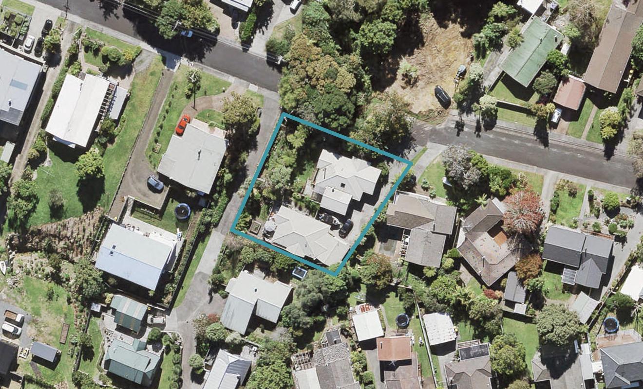 2/26 The Grove, Titirangi, Auckland - Carousel 1