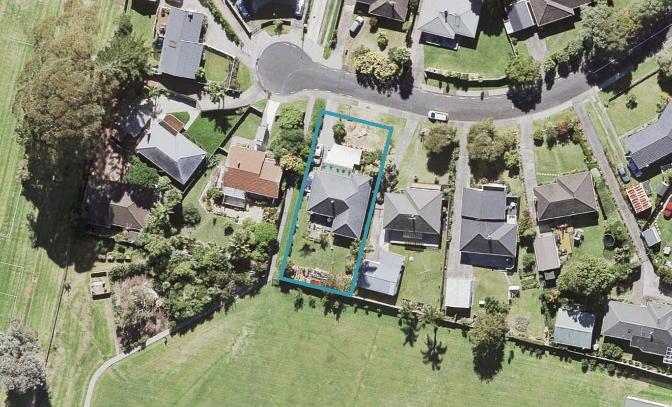 11 Cajero Place, Green Bay, Auckland - Carousel 1