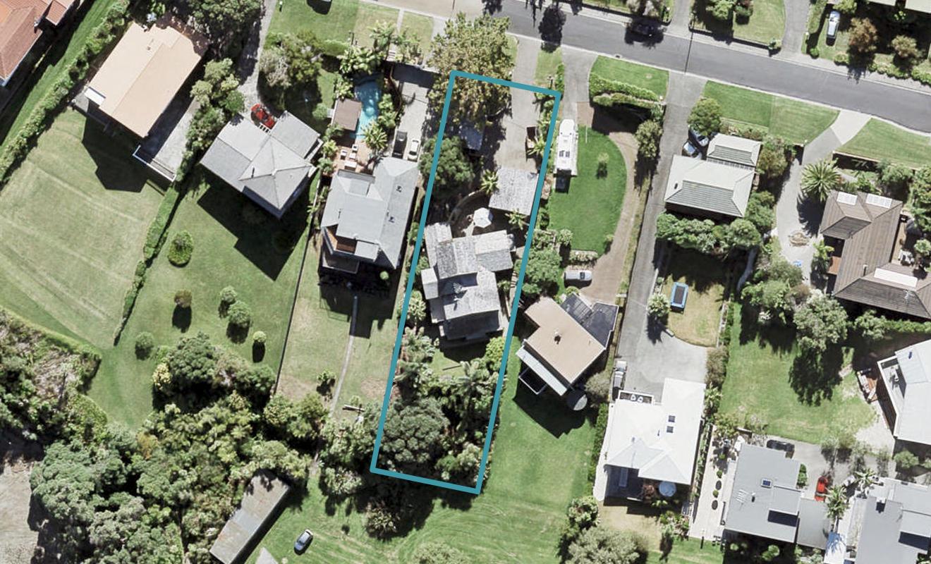 8 The Crescent, Tindalls Beach, Whangaparaoa - Carousel 1