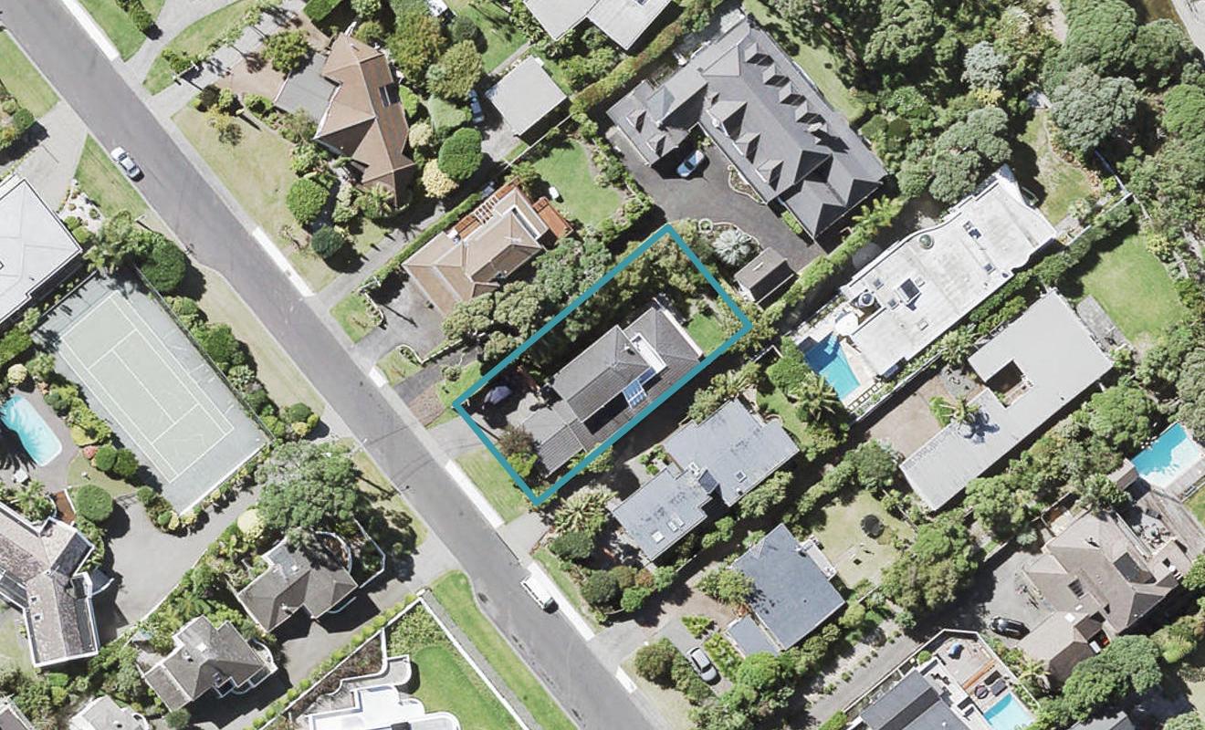 21 Bournemouth Terrace, Murrays Bay, Auckland - Carousel 1