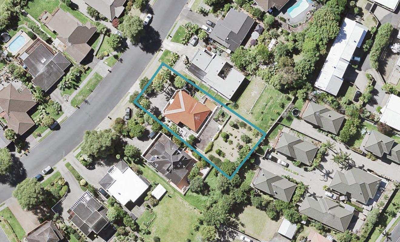 12 Bayside Drive, Browns Bay, Auckland - Carousel 1