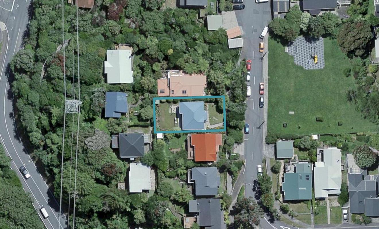143 Creswick Terrace, Northland, Wellington - Carousel 1