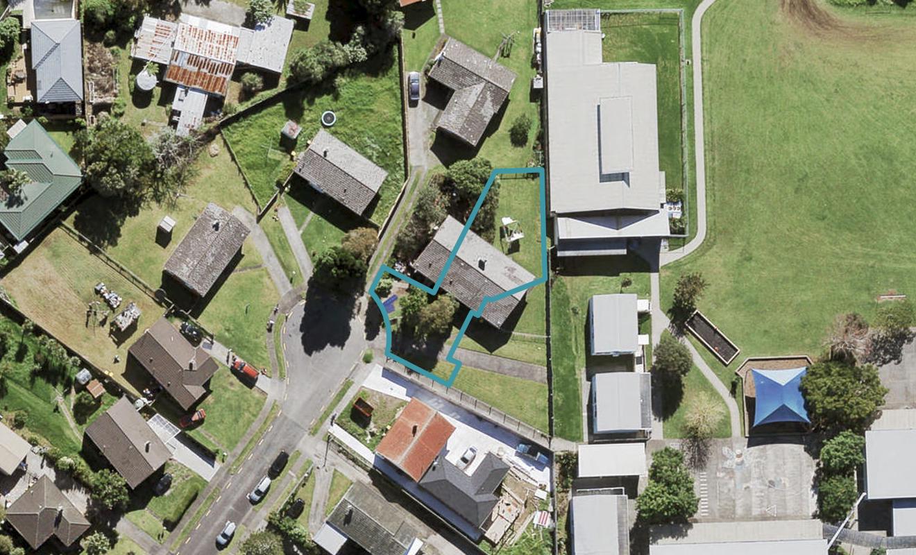 13B Gwendoline Avenue, Te Atatu Peninsula, Auckland - Carousel 1