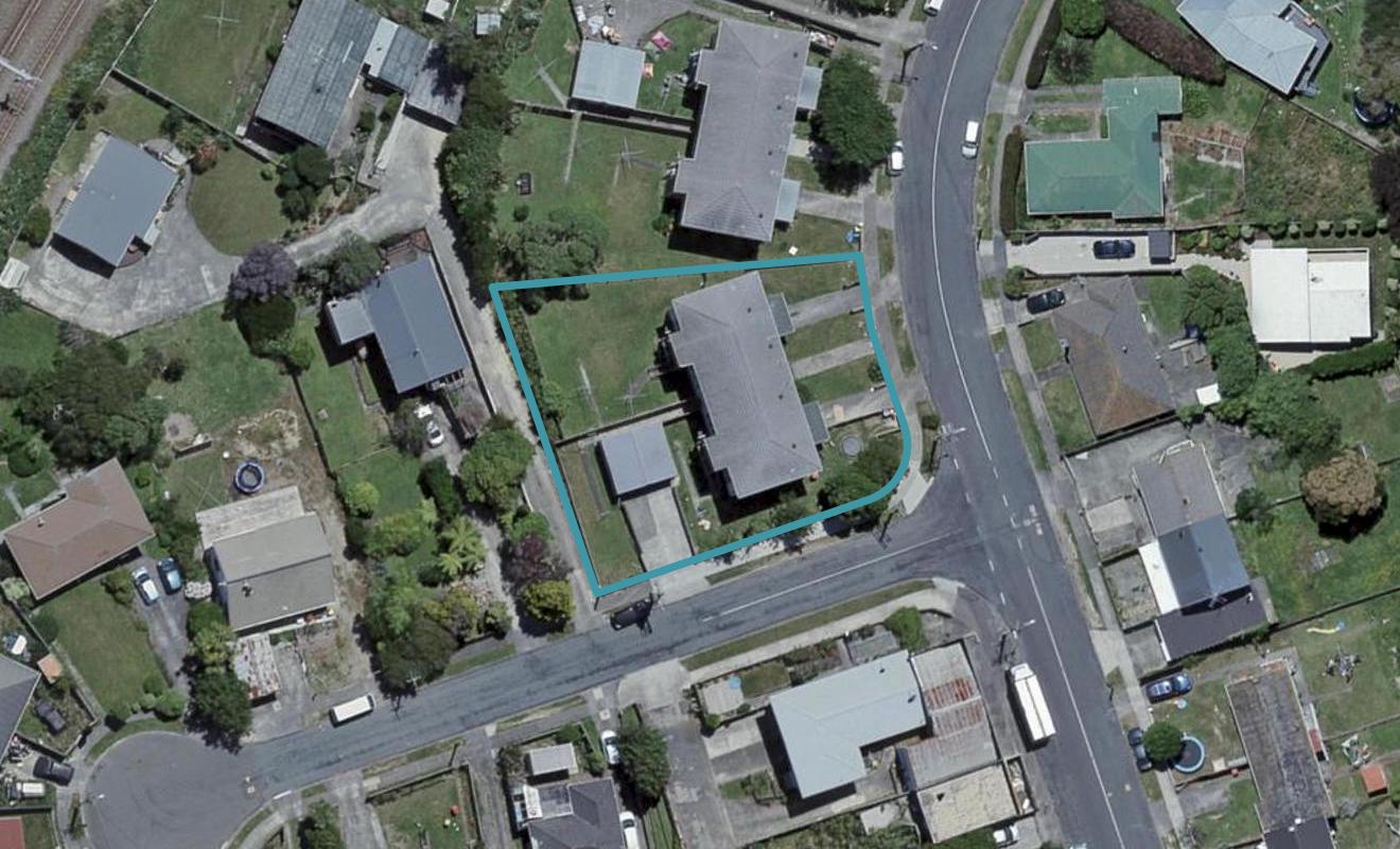 43 Bell Street, Tawa, Wellington - Carousel 1