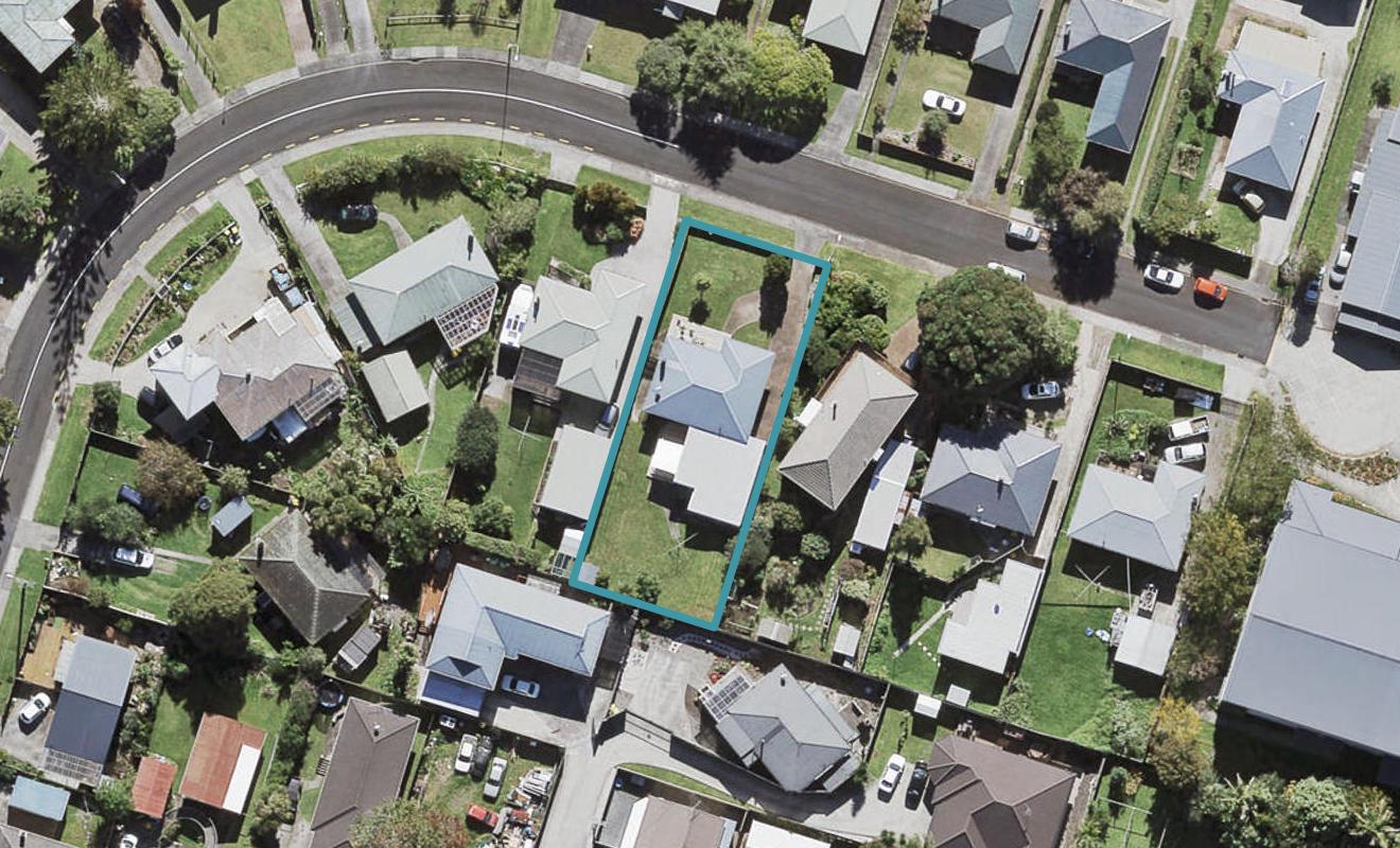 11 Ozich Avenue, Te Atatu South, Auckland - Carousel 1