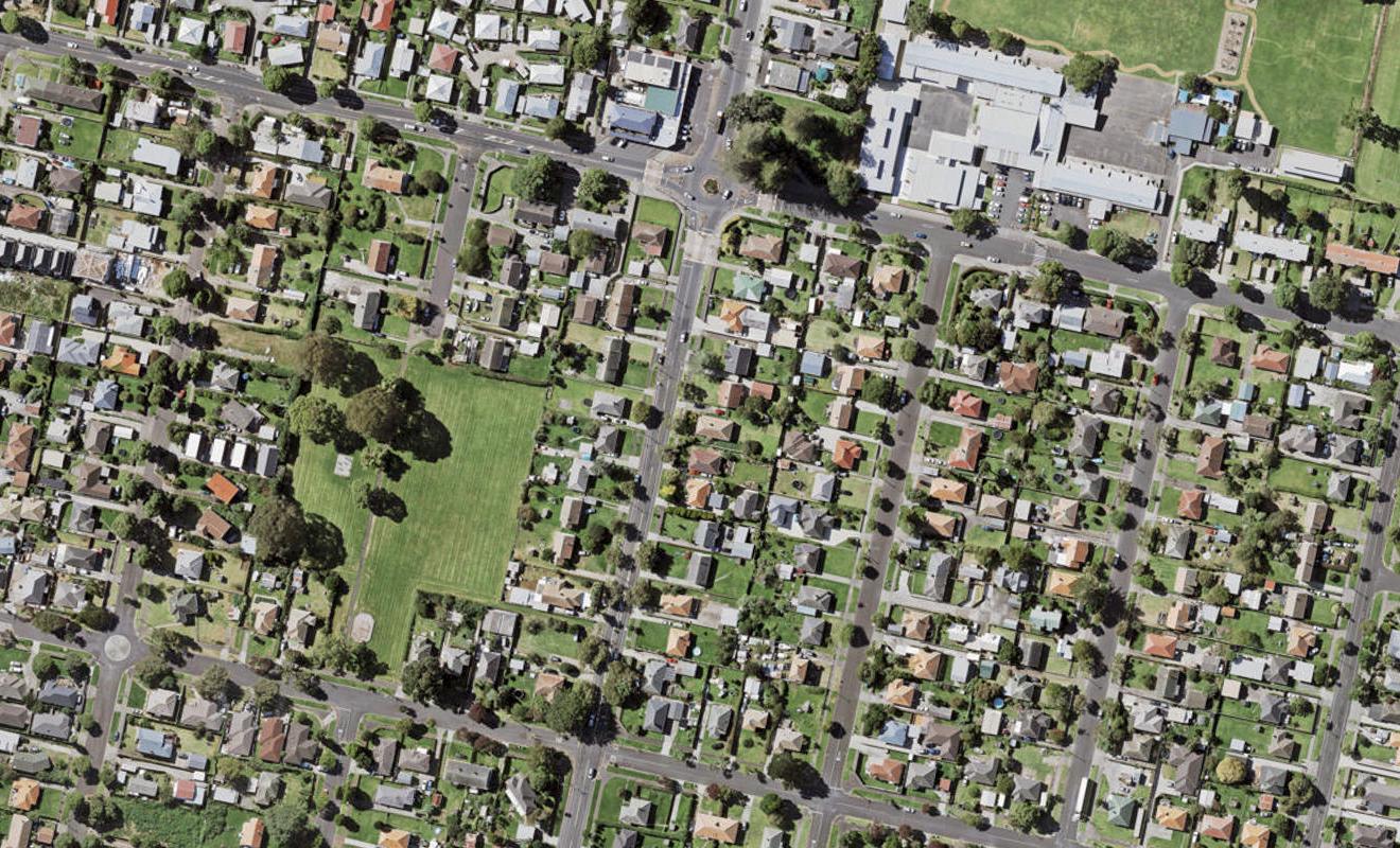 12 Erima Avenue, Point England, Auckland - Carousel 1