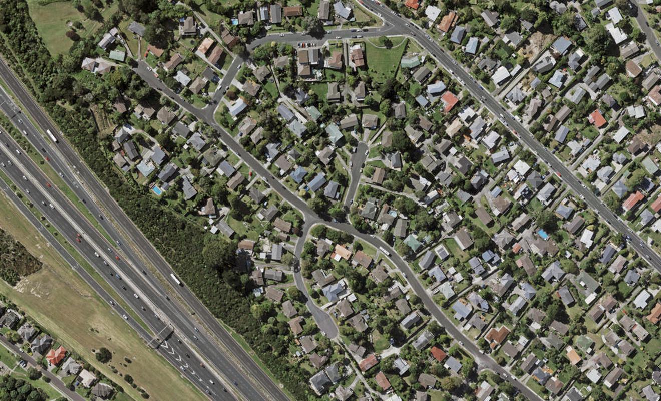 2 Kama Place, Sunnynook, Auckland - Carousel 1
