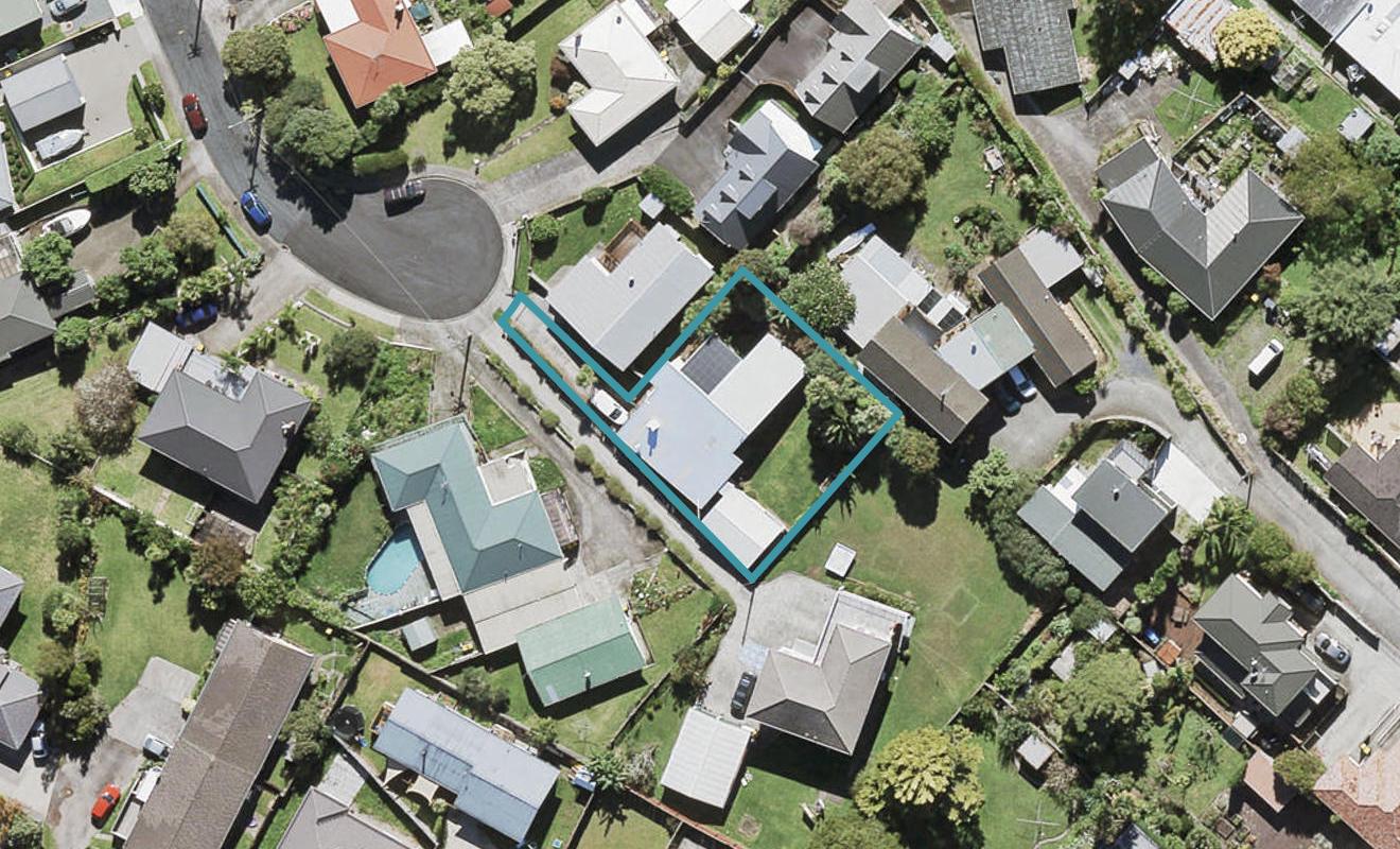 12 Harding Avenue, Te Atatu South, Auckland - Carousel 1